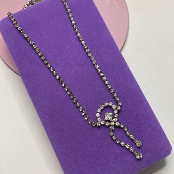 💛 Silver Plated Art Deco Rhinestone Drop Necklace - Picture 3 of 6